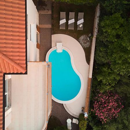 Luxurious City Retreat With Pool 希贝尼克 外观 照片