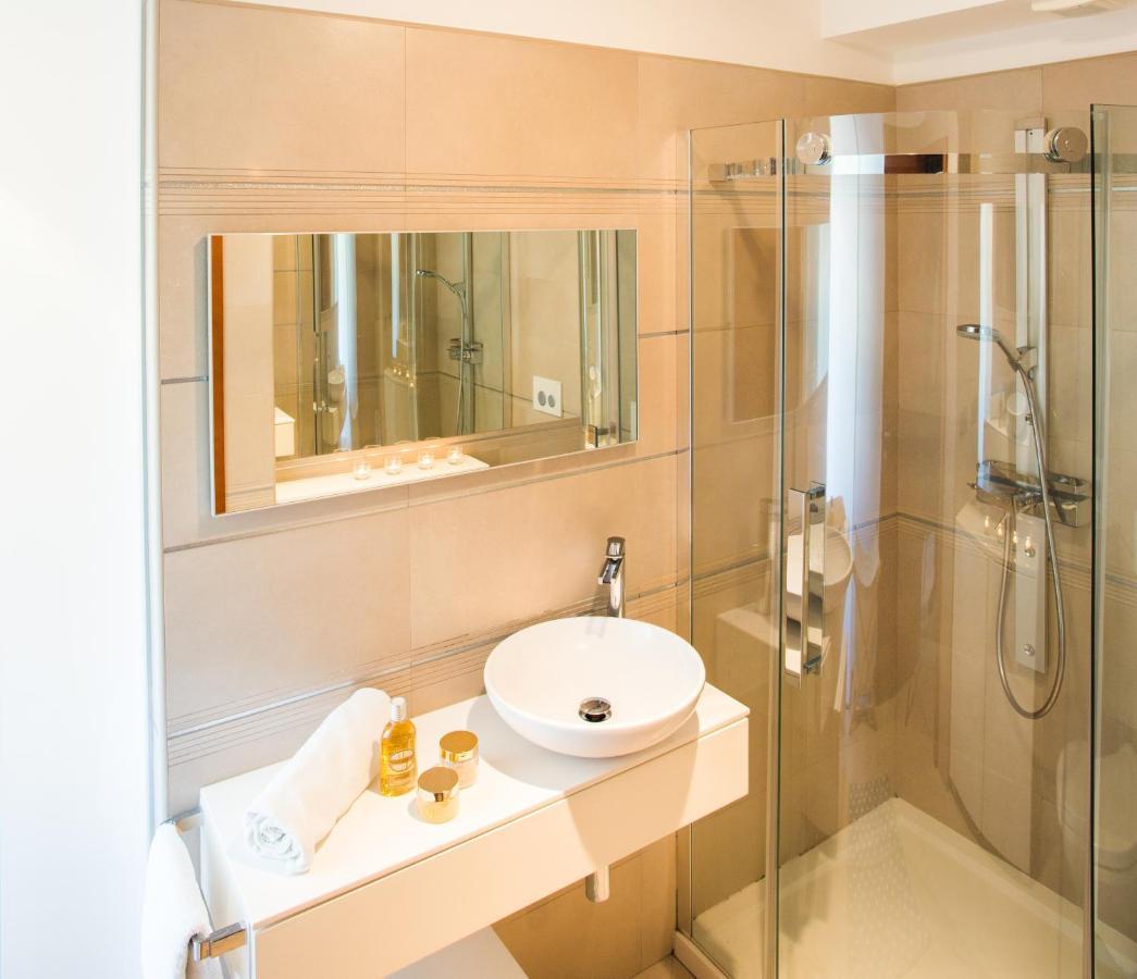 Luxurious City Retreat With Pool 希贝尼克 外观 照片