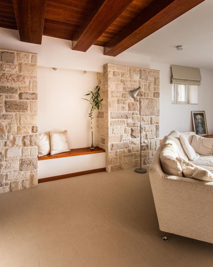 Luxurious City Retreat With Pool 希贝尼克 外观 照片