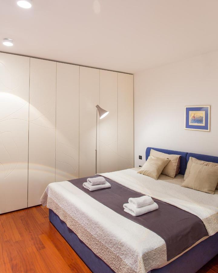 Luxurious City Retreat With Pool 希贝尼克 外观 照片