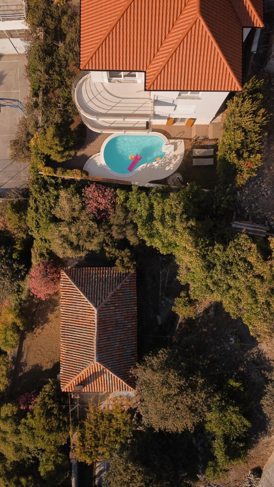 Luxurious City Retreat With Pool 希贝尼克 外观 照片